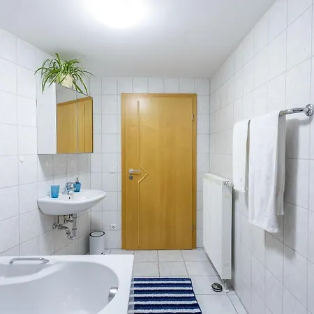 Gastezimmer 20 Min. Zur Messe & Stadtzentrum Апартаменты *