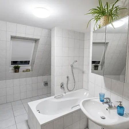 Апартаменты Gastezimmer 20 Min. Zur Messe & Stadtzentrum *